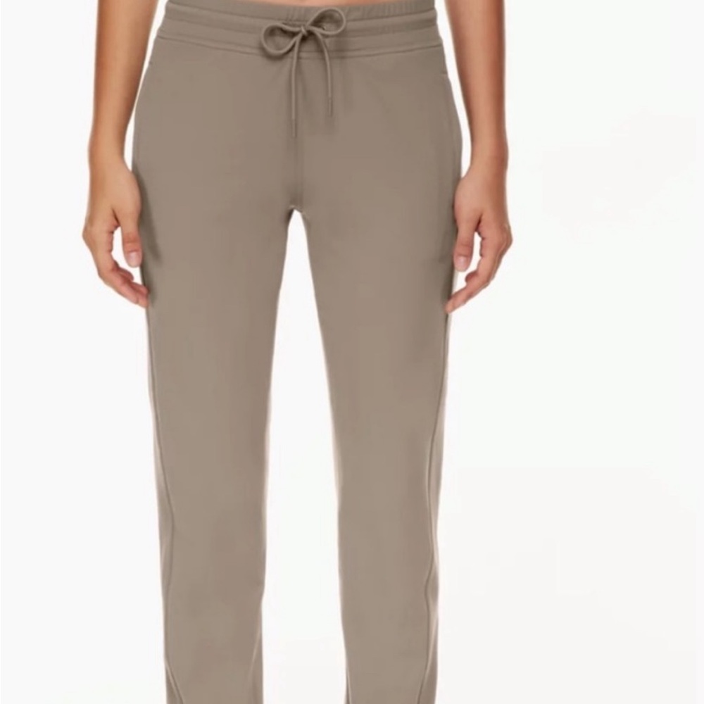 ARITZIA   BRAND NEW WITH TAGS TnaSLICK™ Warm-Up Jogger in Turner Taupe XS